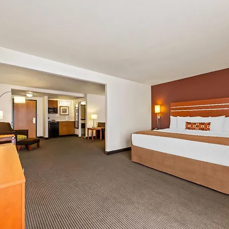 Wingate By Wyndham Calgary South Hotel Exterior photo
